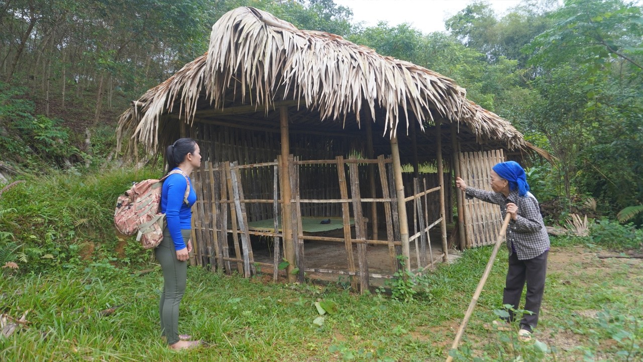 The girl transformed the old, dilapidated house of an elderly woman into a cozy home for just $200.