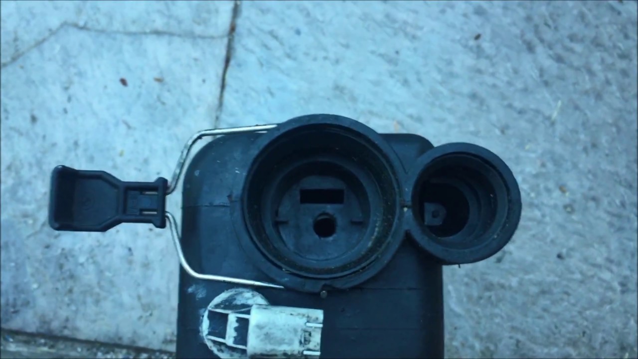 2001 BMW 3 Series E46 330xi - How to Replace Coolant Reservoir Expansion Tank & Thermostat