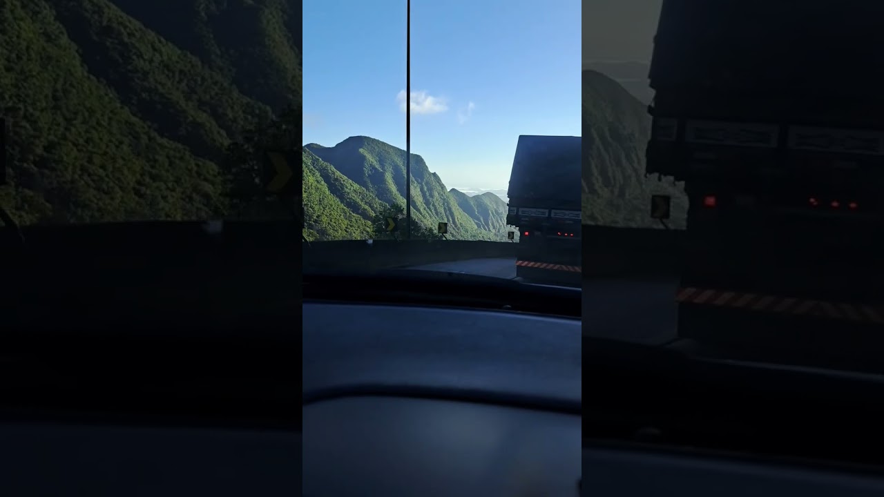 A Serra do Rio do Rastro (SC-390), localizada em Santa Catarina,  284 curvas vamos descer?