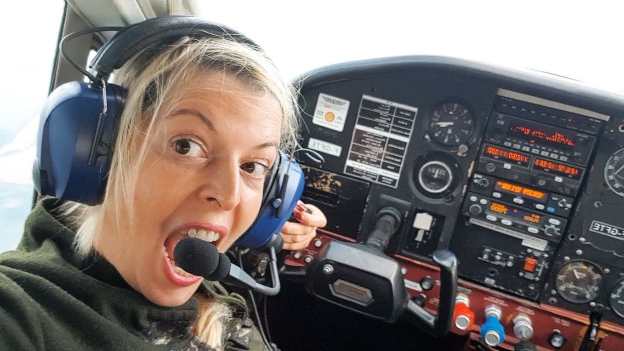 JE PILOTE UN AVION POUR LA PREMIERE FOIS- HAPPY MELANIE