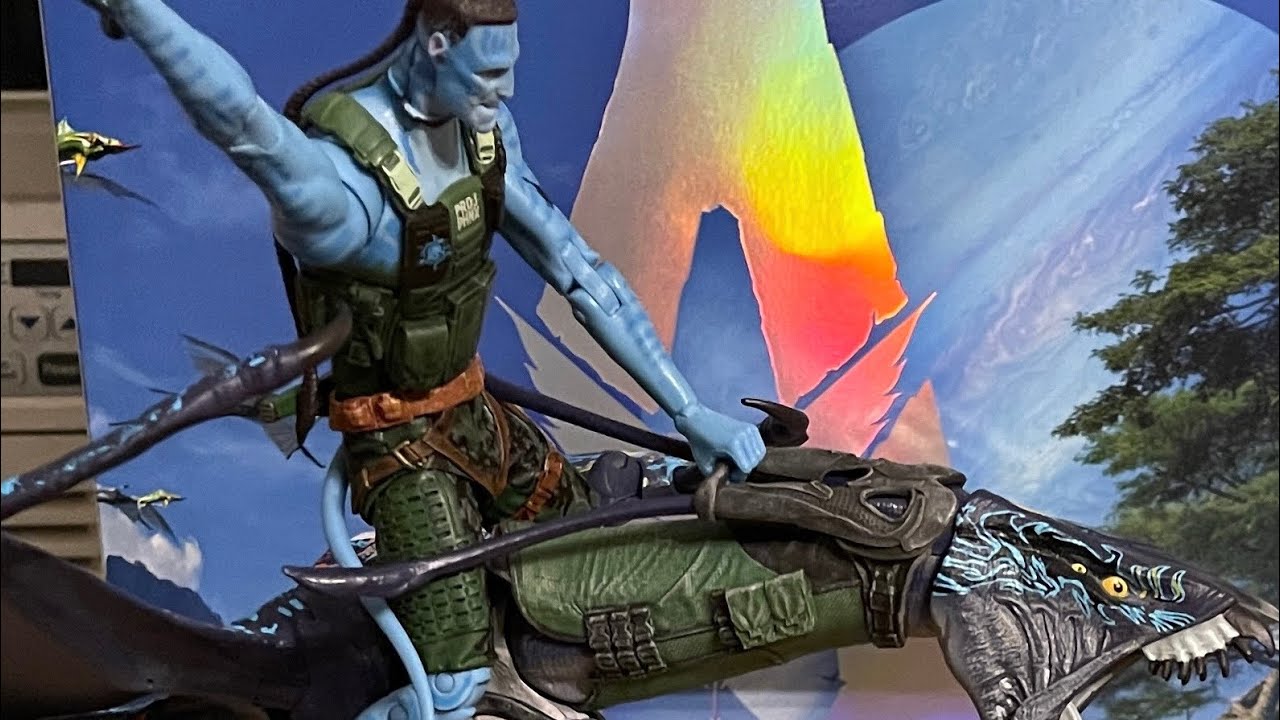 First live look at the Recom Quaritch | LIMITED Edition  Gold Label McFarlane avatar figure.￼