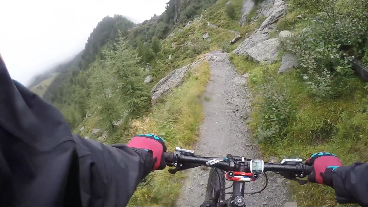 Patscherkofel +2.246m (Austria): Climb and descend on green single trails back to Innsbruck valley.