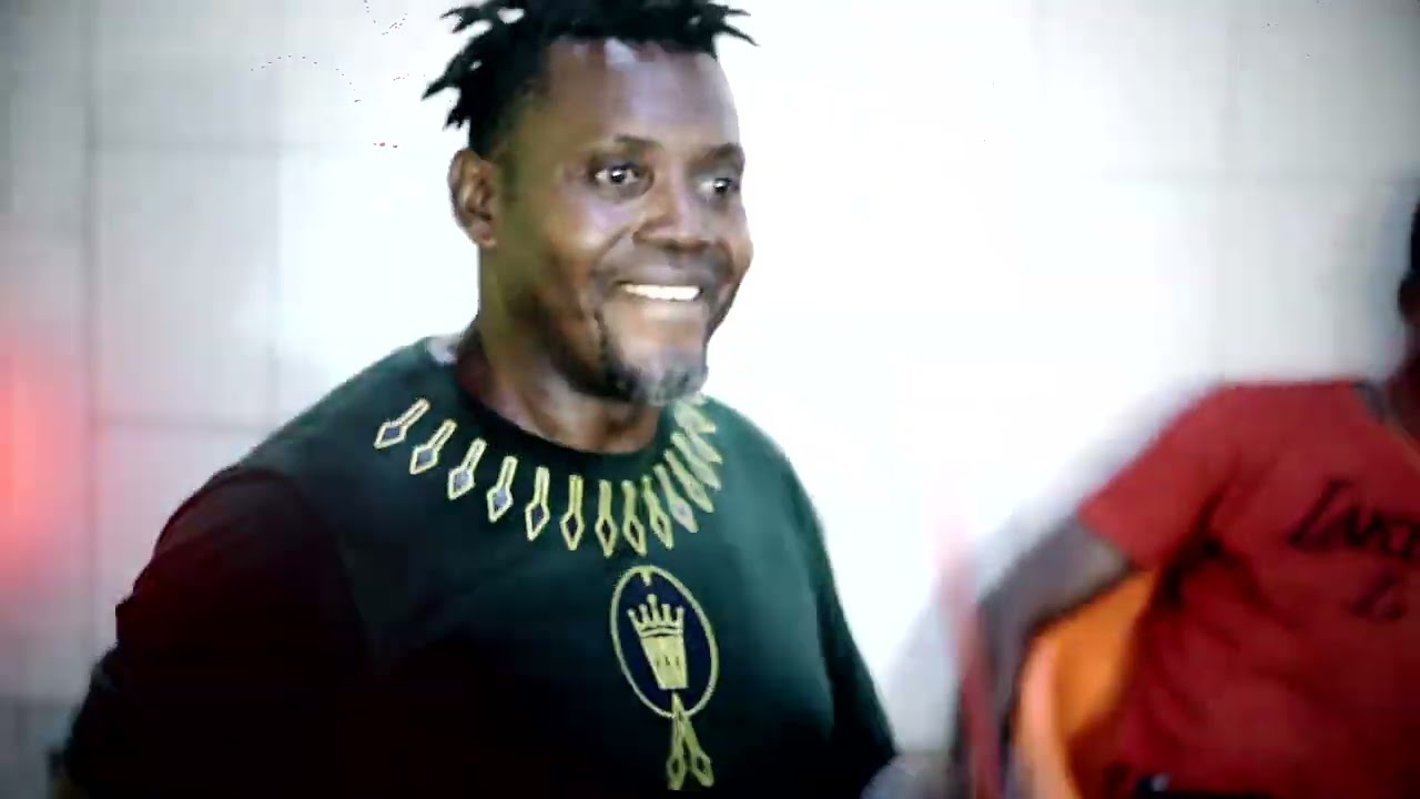 PETIT PAYS - Ewusu (Rumba)