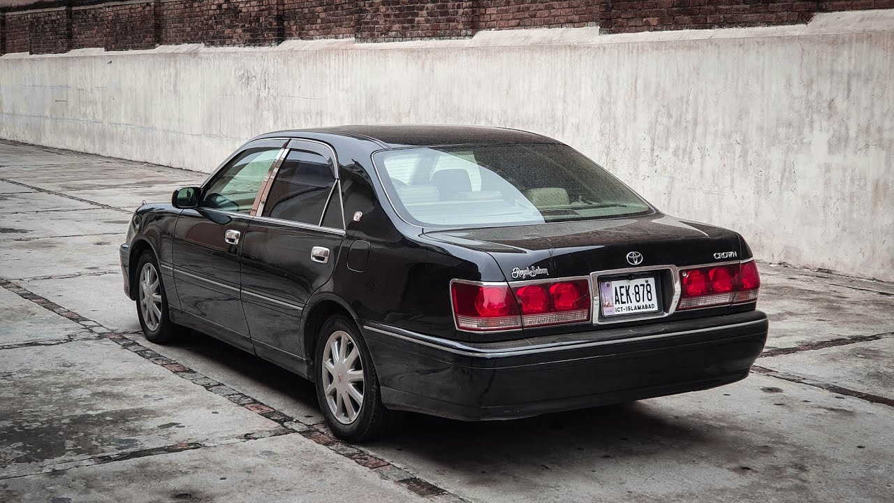 Toyota Crown Royal Saloon 2002 Model Factory Condition Review