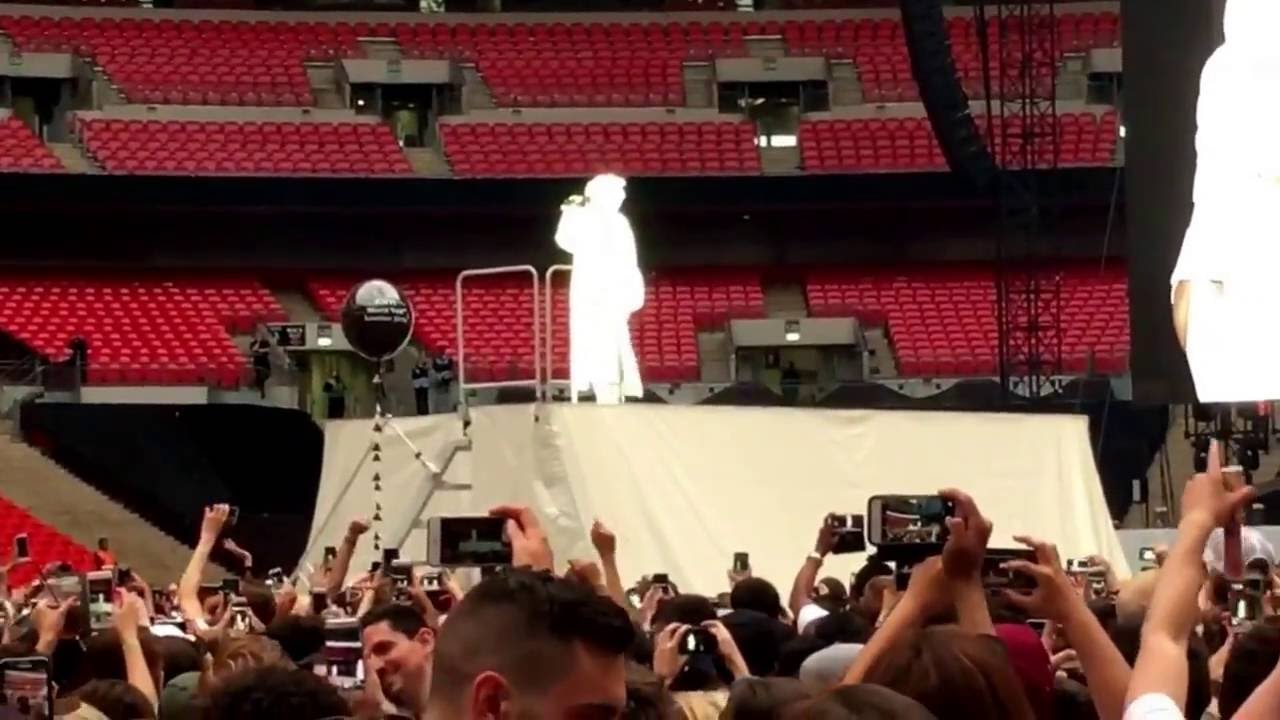 Rihanna - Opening, Stay & Love The Way You Lie (Anti World Tour, London, 24/06/2016)