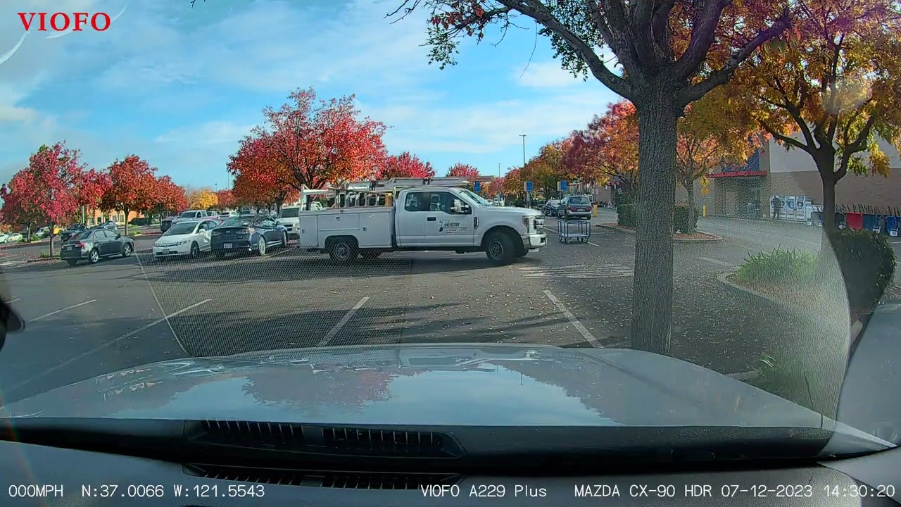 Viofo A229 Plus - Parking Daytime - Front Sample Footage 02