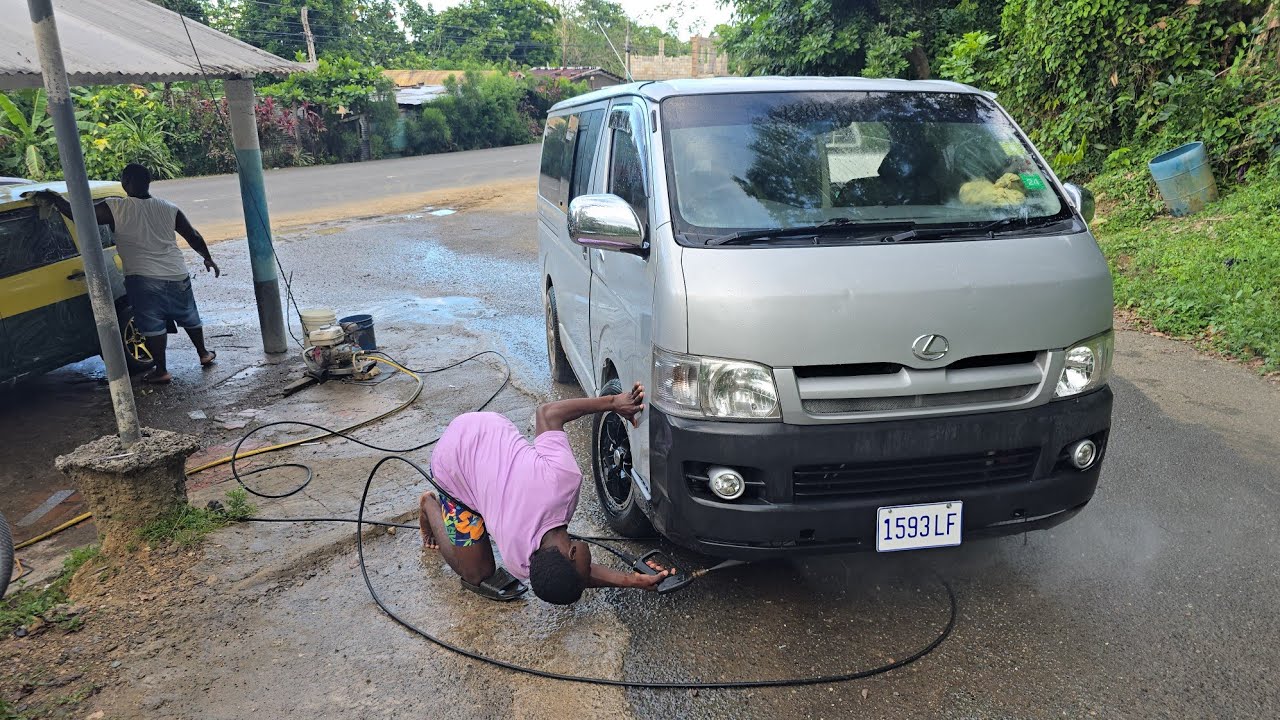 Washing the bus for my dad one colaz Smith tv