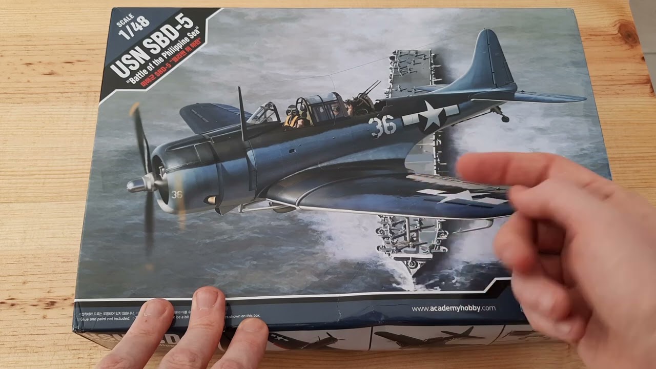 Unboxing Academy USN Douglas SBD-5 Dauntless 1/48