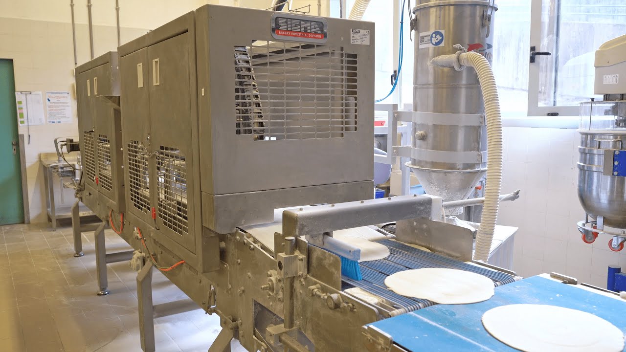 Industrial production line for pizza - Linea industriale per la pizza