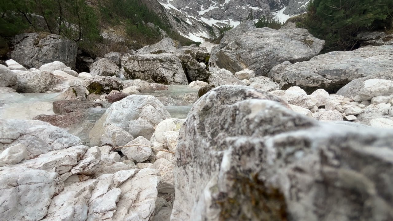Brain Minimalism: 10 Hours of Pure Nature (No Music, Just Water) (4K UHD)