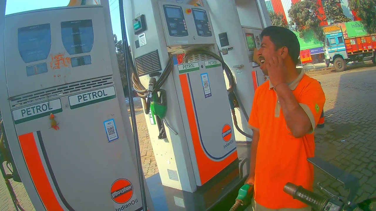 Petrol pump scam recorded in camera #exposed #petrolpumpscam #caughtincamera #indianoil #bikevlog 