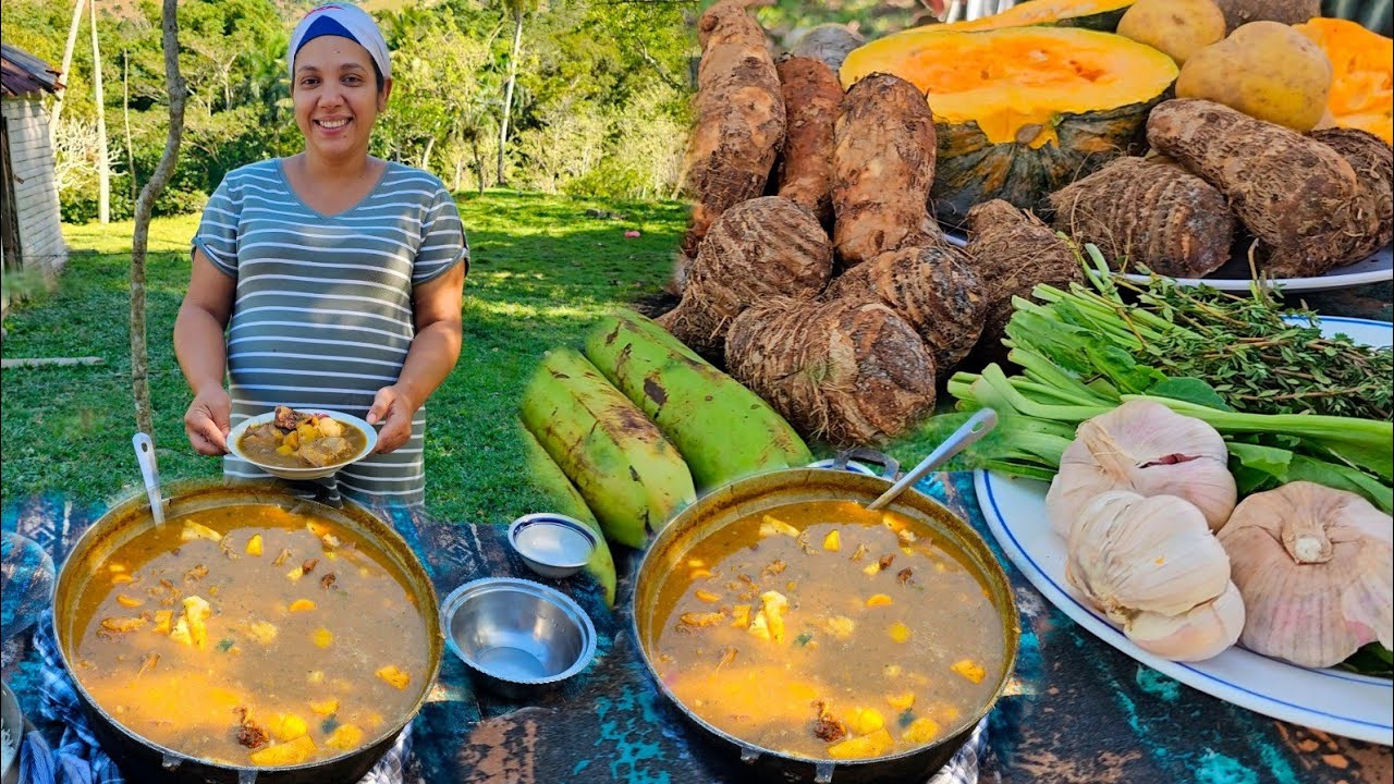 Sopa De Pata De Vaca Con Pecho y Nervio Comida Típica. La Vida Del Campo