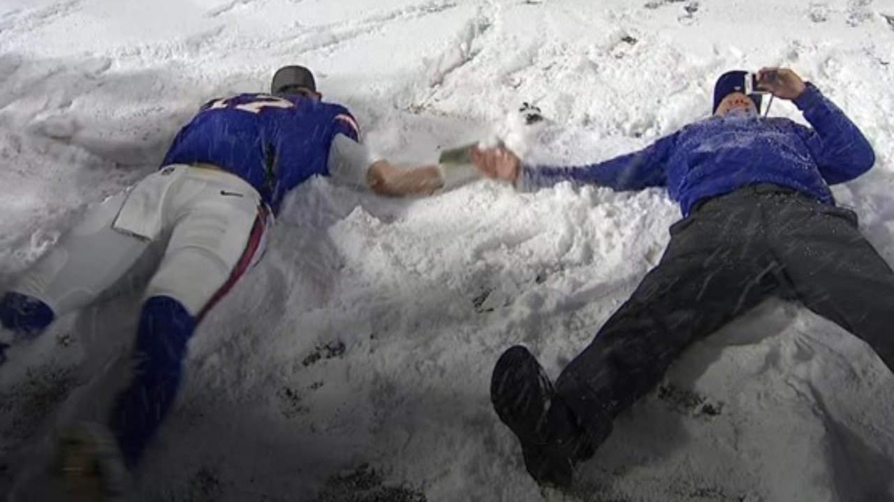 ❄️ SNOW ANGELS IN BUFFALO ☃️ Josh Allen & Sean McDermott celebrate the Bills' win 🥶 | SC with SVP