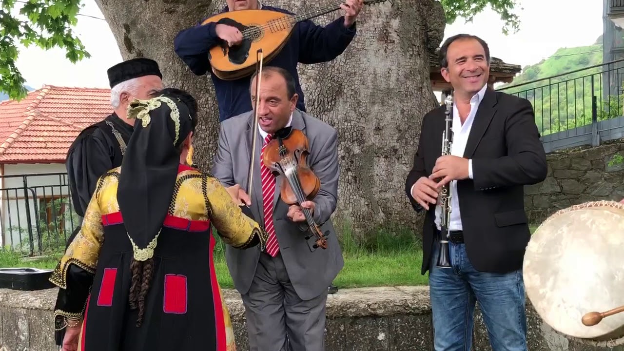 Σε γιαλό γιαλό ψαράκια κυνηγώ Μέτσοβο