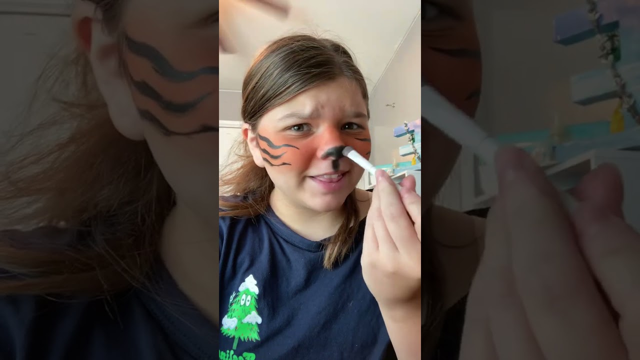 Cute Halloween tiger makeup 