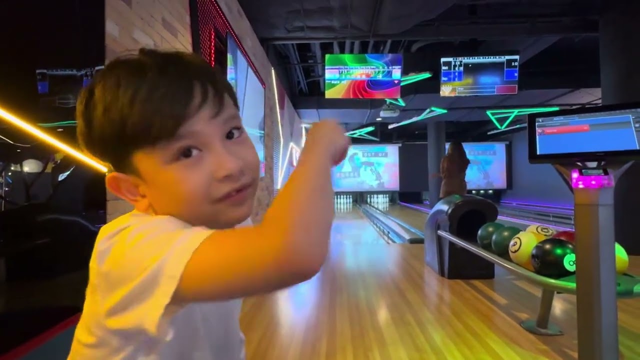 CONTINUE ROUND2 PRACTICE FOR TRICKSHOTS #bowlingcenter #bowling #practicemakesperfect #weekendvibes
