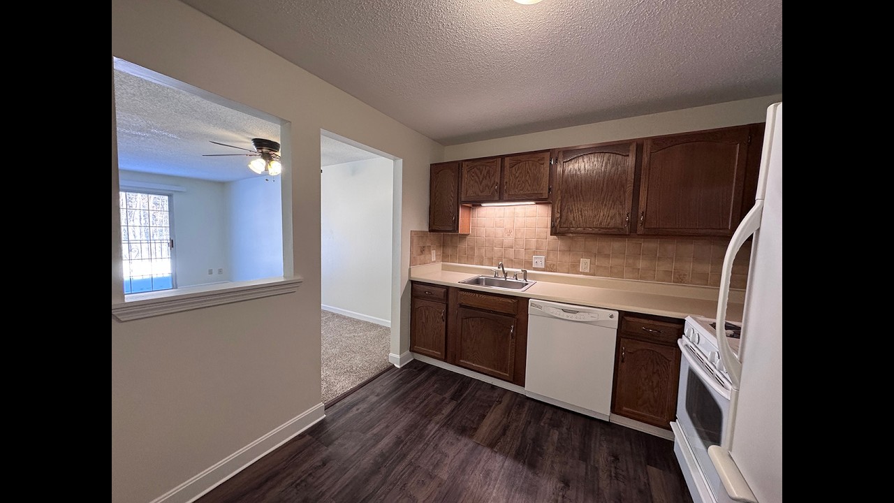 Park View Hills 379-19: Video tour 1-BR cat friendly condo w/ FREE heat, H/W, cooking gas & parking.