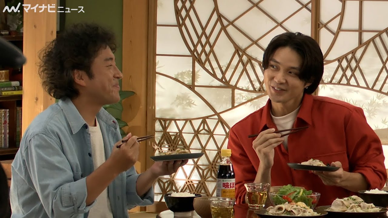 ムロツヨシ&磯村勇斗、ノリノリの掛け合いが微笑ましい！　Mizkan「味ぽん」新TVCM &メイキング・インタビュー映像公開