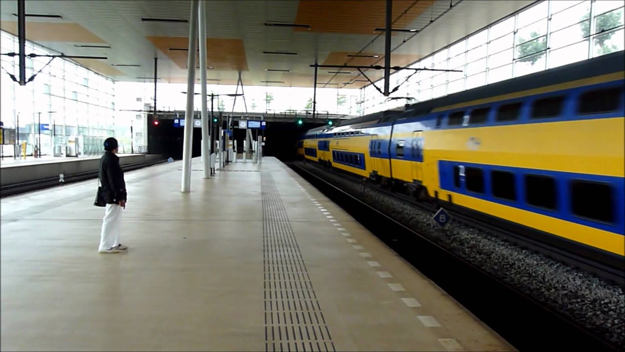VIRM 8740  NS Reizigers doorkomst station Barendrecht, 8-8-2012