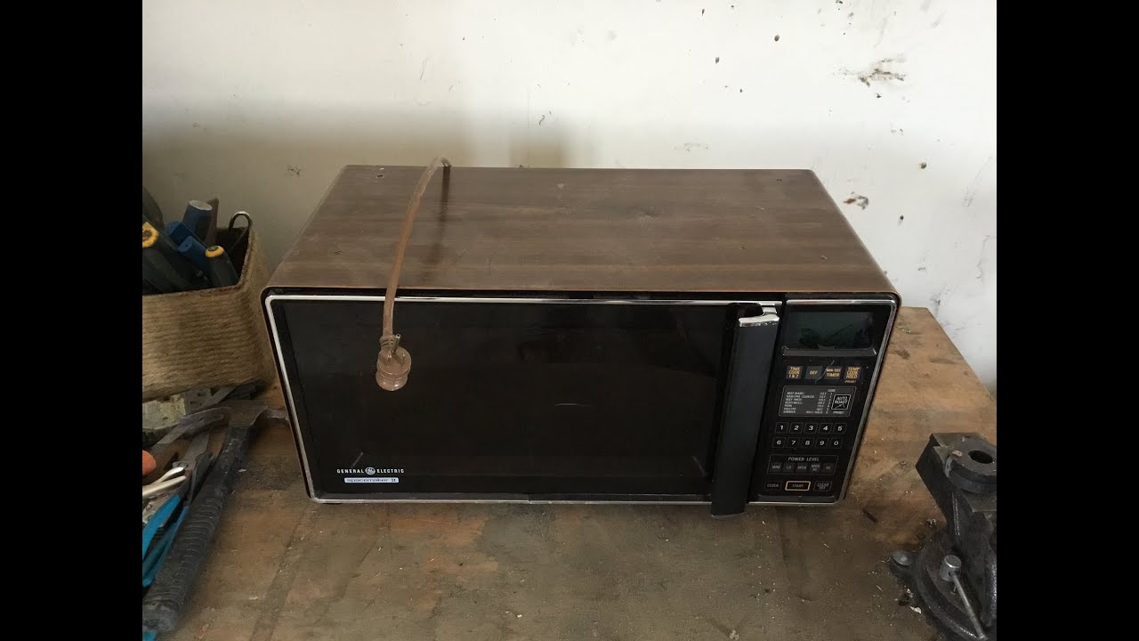 Scrapping an old microwave SAFELY for copper, silver, aluminum, other metals, and little waste.