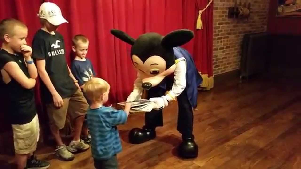Meeting talking mickey for the first time and he does MAGIC!