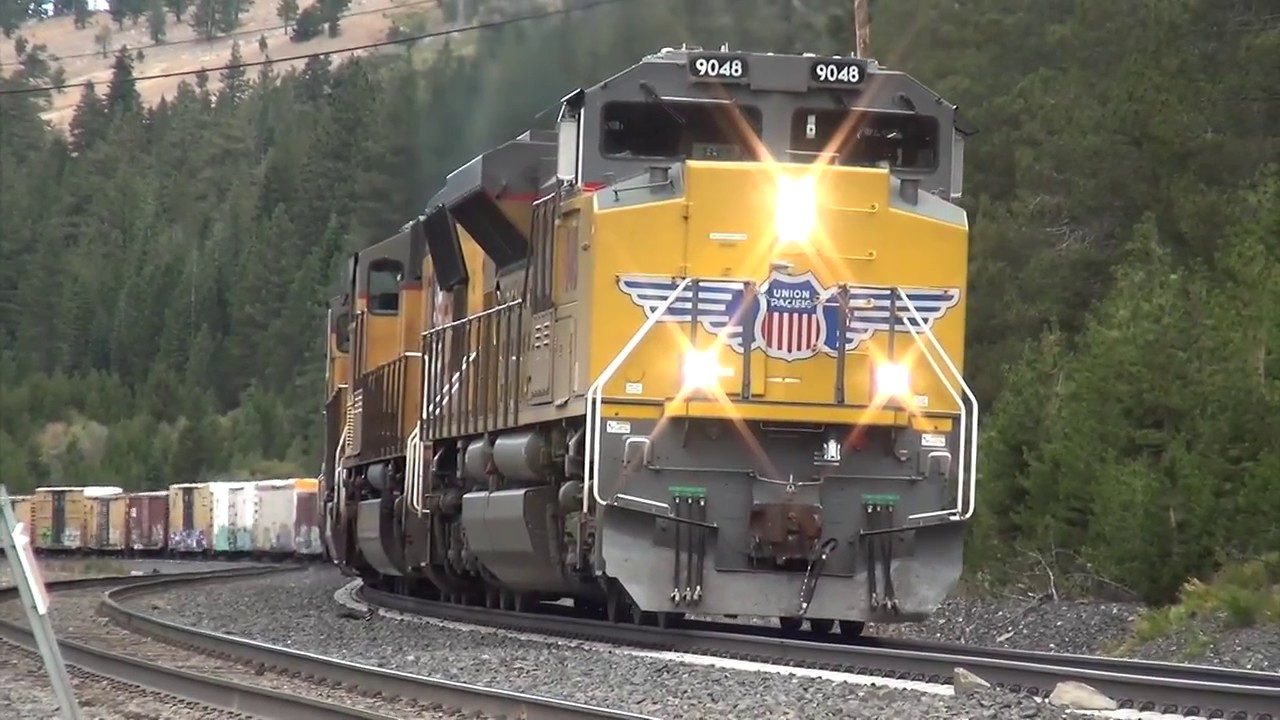 TRAINS ON THE DONNER PASS (BUZY DAY) 9-29-2017