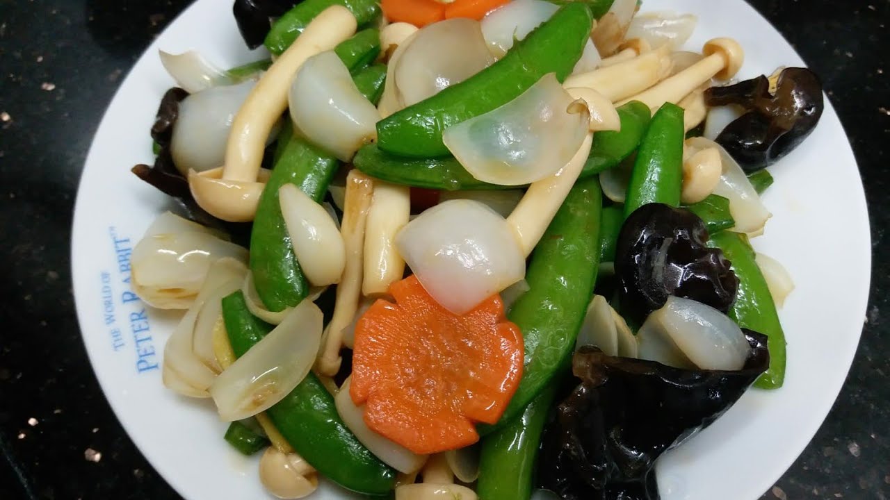 Stir fry fresh lily bulb with other veggies