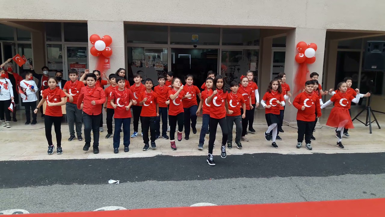 Halil Atamavcı ilkokulu 4B sınıfı Cumhuriyet özgürlüktür şarkısı