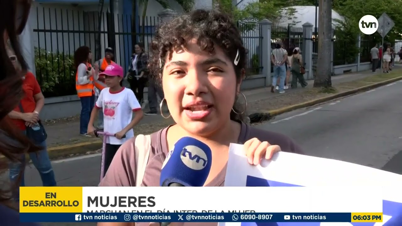 Mujeres marchan en avenida Balboa y exigen respeto laboral, justicia y no discriminación