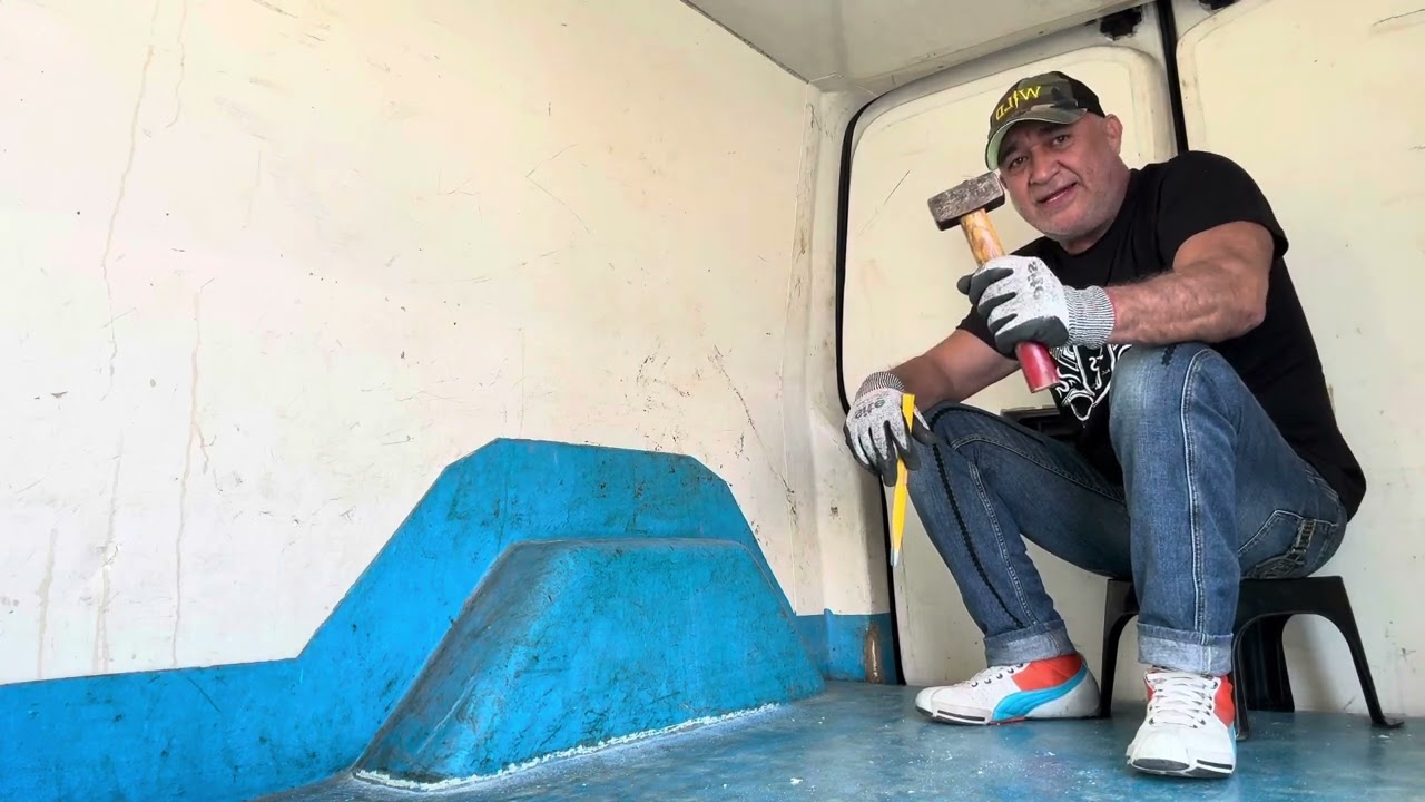 Cómo retirar el isotermo en una furgoneta Volkswagen t5.