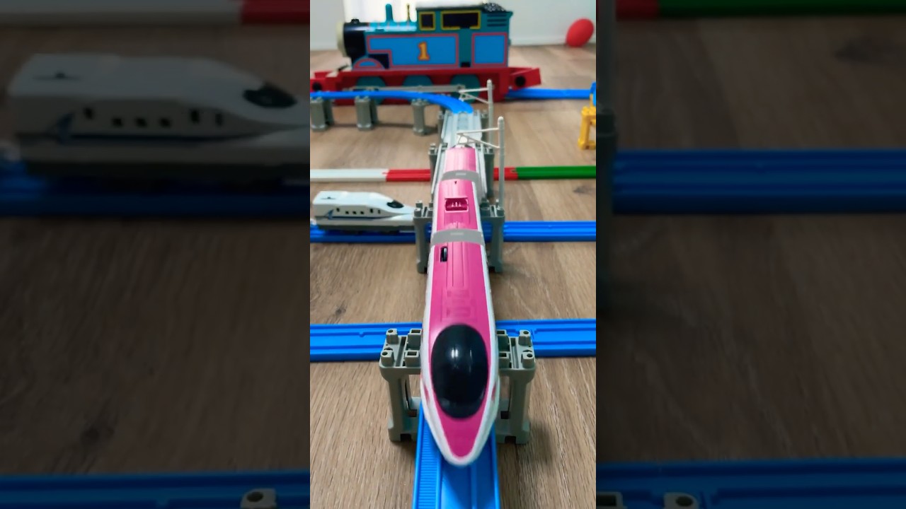 Plarail: A Layout with Lots of Elevated Crossings!