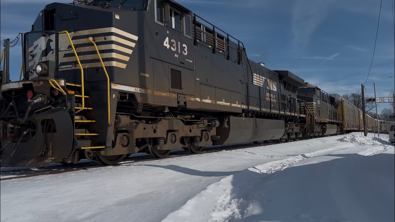 NS 4313 leads NS 18E? (Jacksonville, FL to Kansas City, MO) at Princeton, IN 1:05 PM ​Sunday