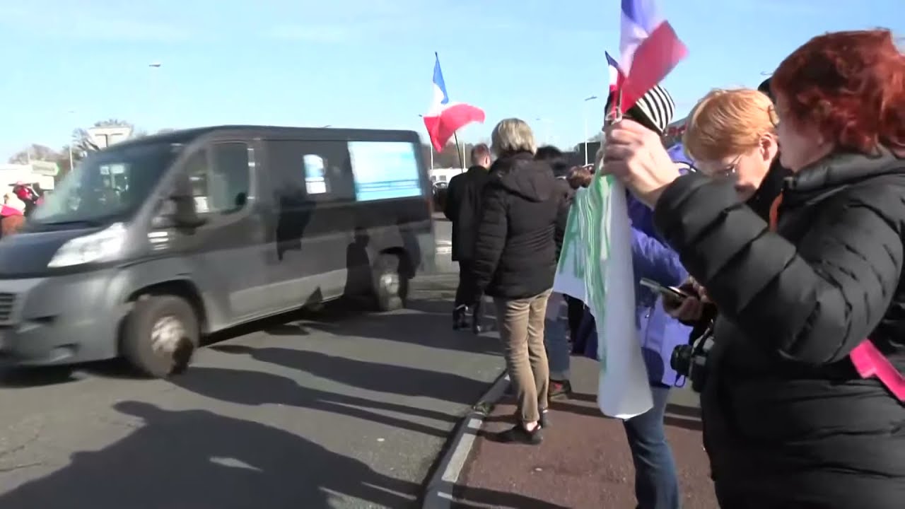 LIVE: Anti-COVID-restrictions protesters gather in convoys