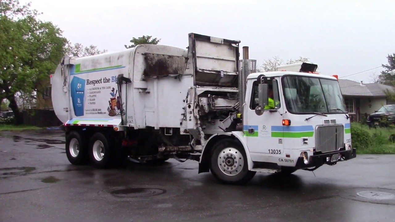 Recology Volvo WXLL Leach Curbtender