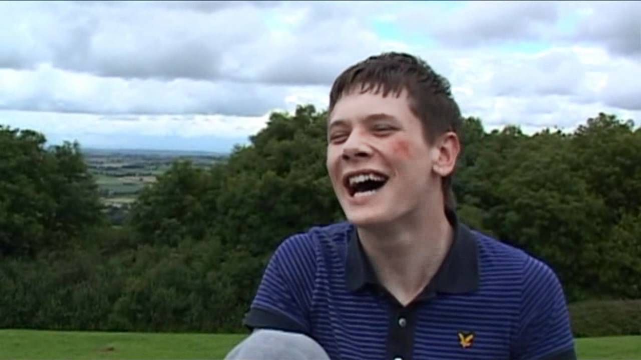Skins - 3x02 - Behind The Scenes - Legendado