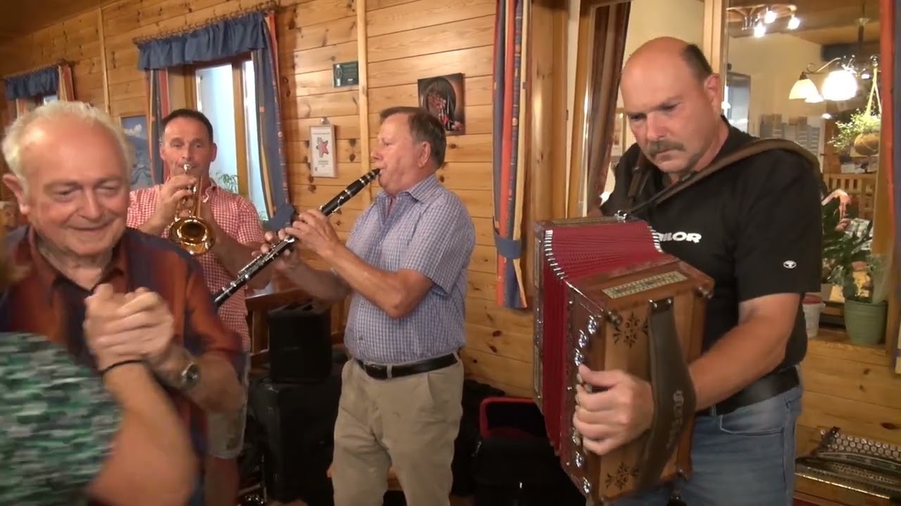 Sänger  u.  Musikantenstammtisch  beim  Buschenschank  Friedl  ----  12.9.2025  ---   2. Teil.