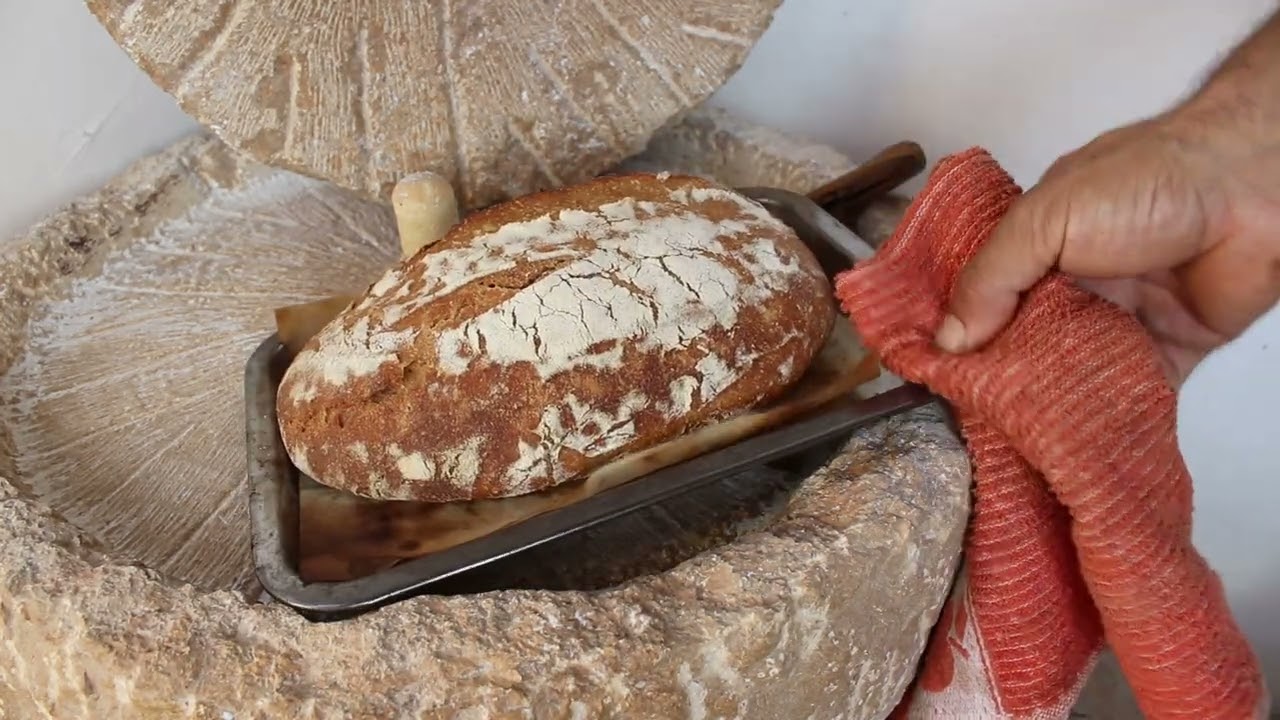 Pan de masa madre con molino de piedra