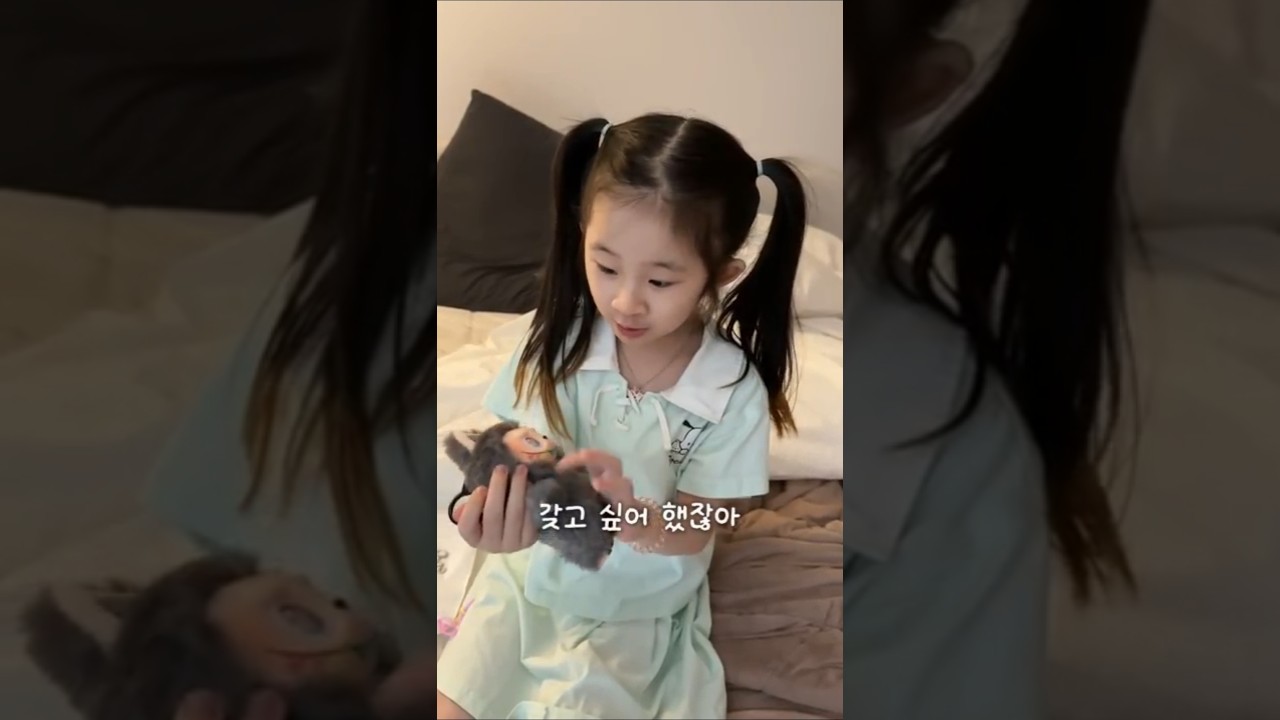 지은이한테 라부부 시크릿 사주기 ㅋㅋㅋ🤣🖤