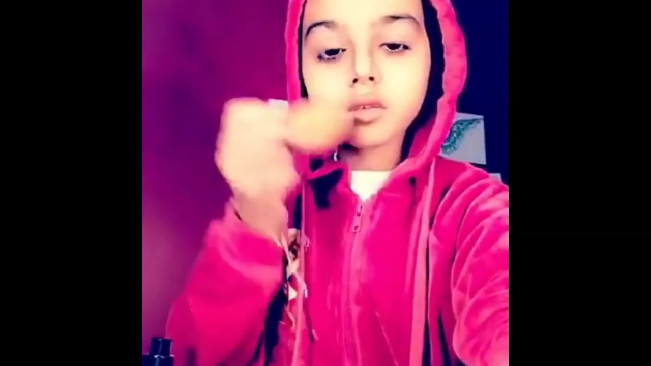 الطفله لجين (ام رموش) تعطي درس في ميك اب