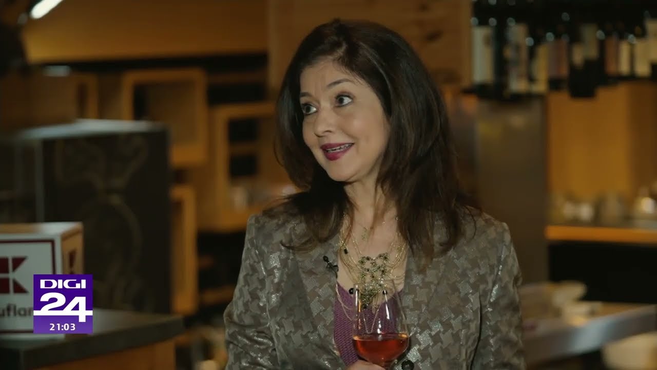 La cină cu Oana S&icirc;rbu: Mă mir că lumea de acum, chiar și copiii, știu pe dinafară &ldquo;Ani de liceu&rdquo;