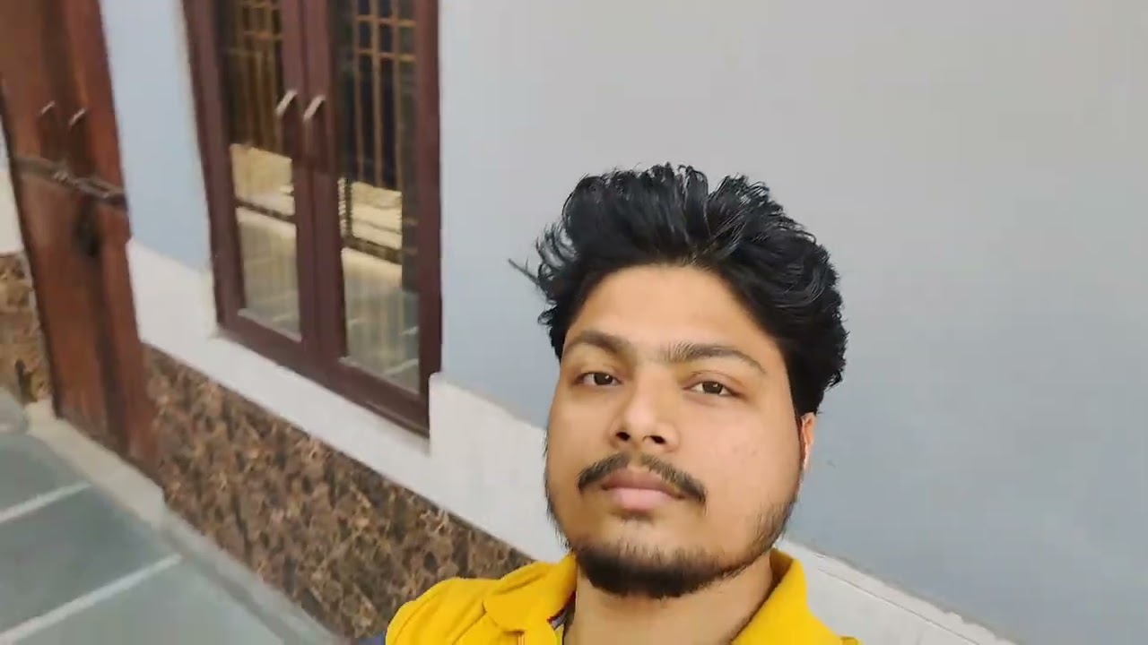 Aabid mana raha hai holi 