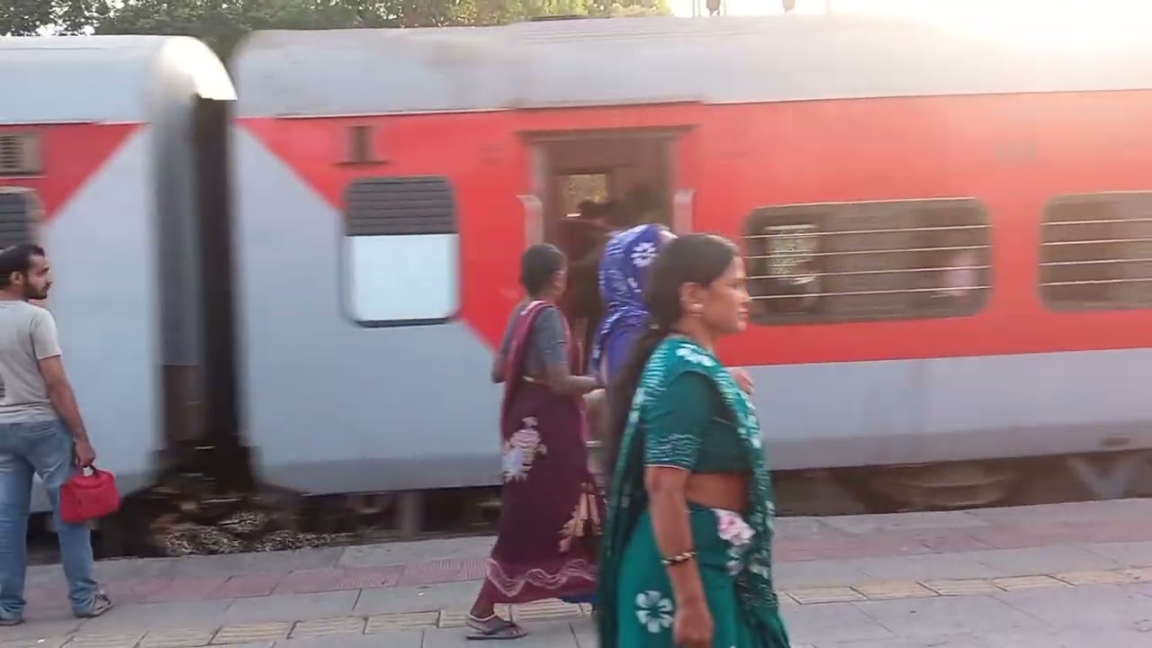 Vapi to surat 🚉 🚉 🚉 station