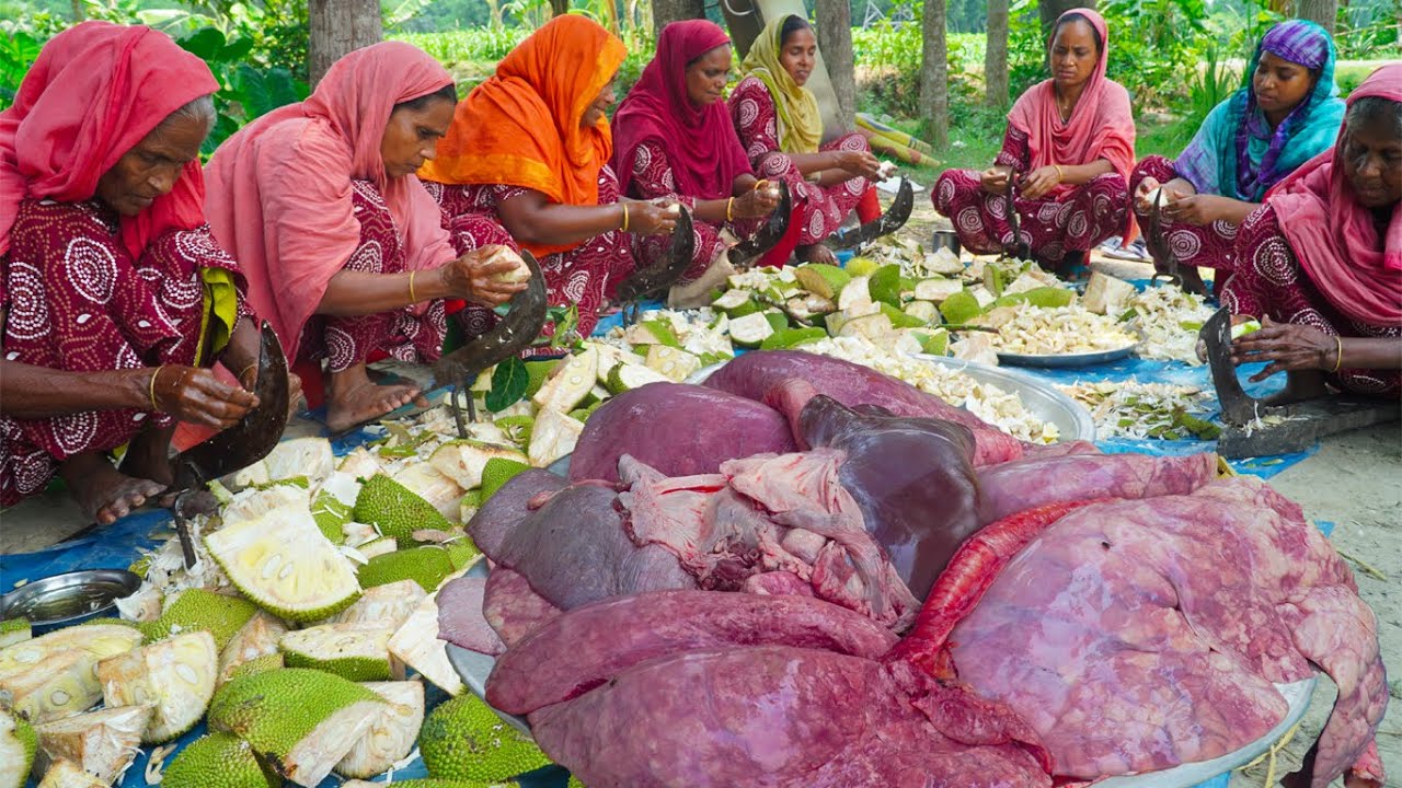 Jackfruit Curry with Beef Lungs & Heart - Raw Jackfruit Delicious Curry Cooking in Village