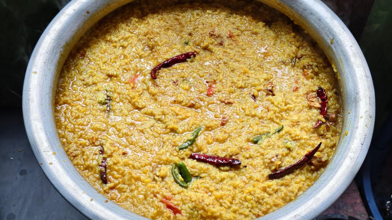 গরু মাংস দিয়ে খিচুড়ি রান্না।