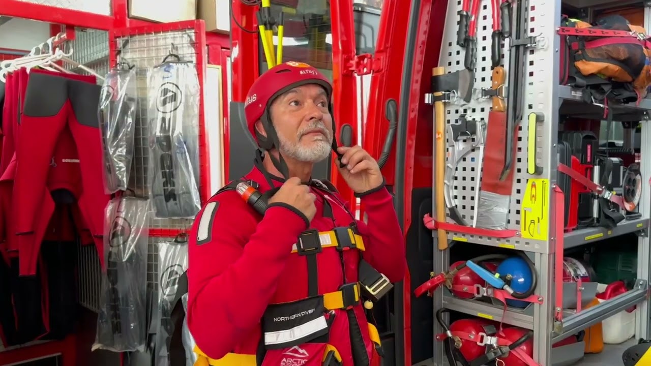 #BomberosTF te explica cómo realiza un rescate acuático y cuál es el material que utilizan