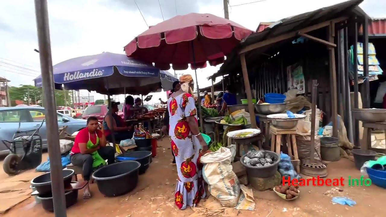 Morning inside Benin city | Santana market