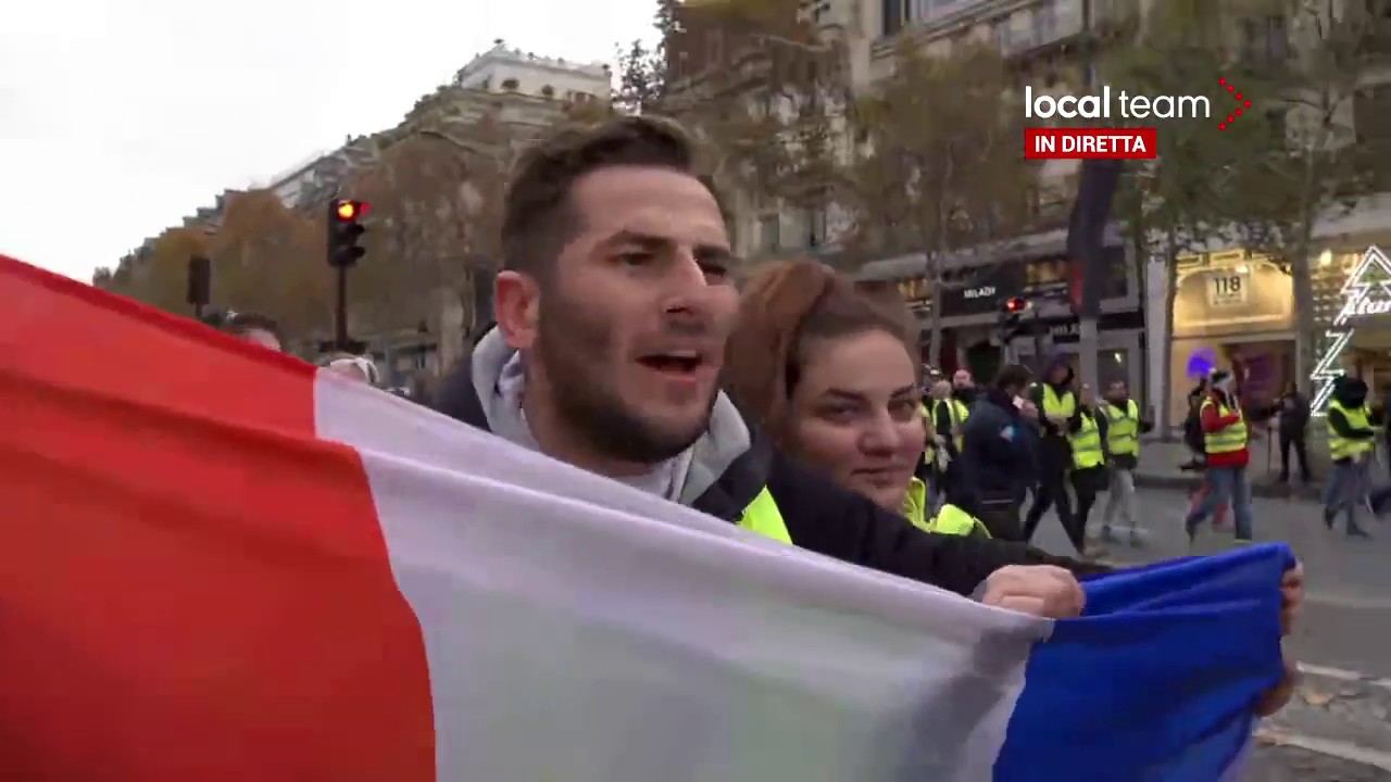 LIVE Caos a Parigi, violenti scontri per la rivolta dei gilet gialli