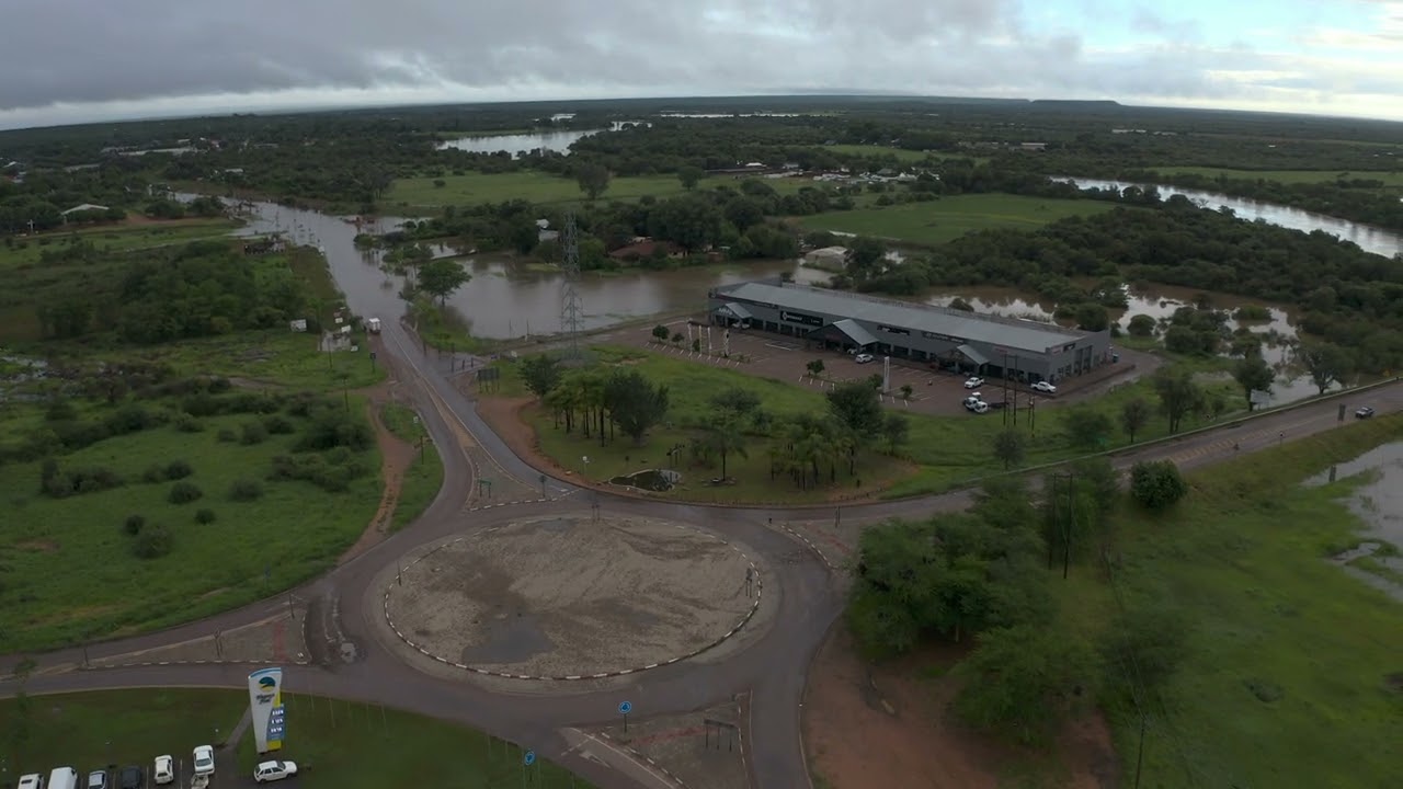 Lephalale DD250114 06:24 Flooded road Palm Park to road circle and beyond