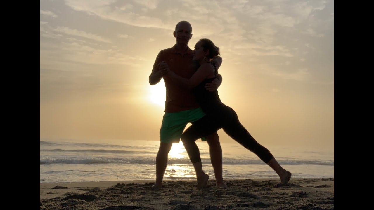 Dancing Kizomba at sunrise - Clarissa & Martin (Peru/Switzerland)