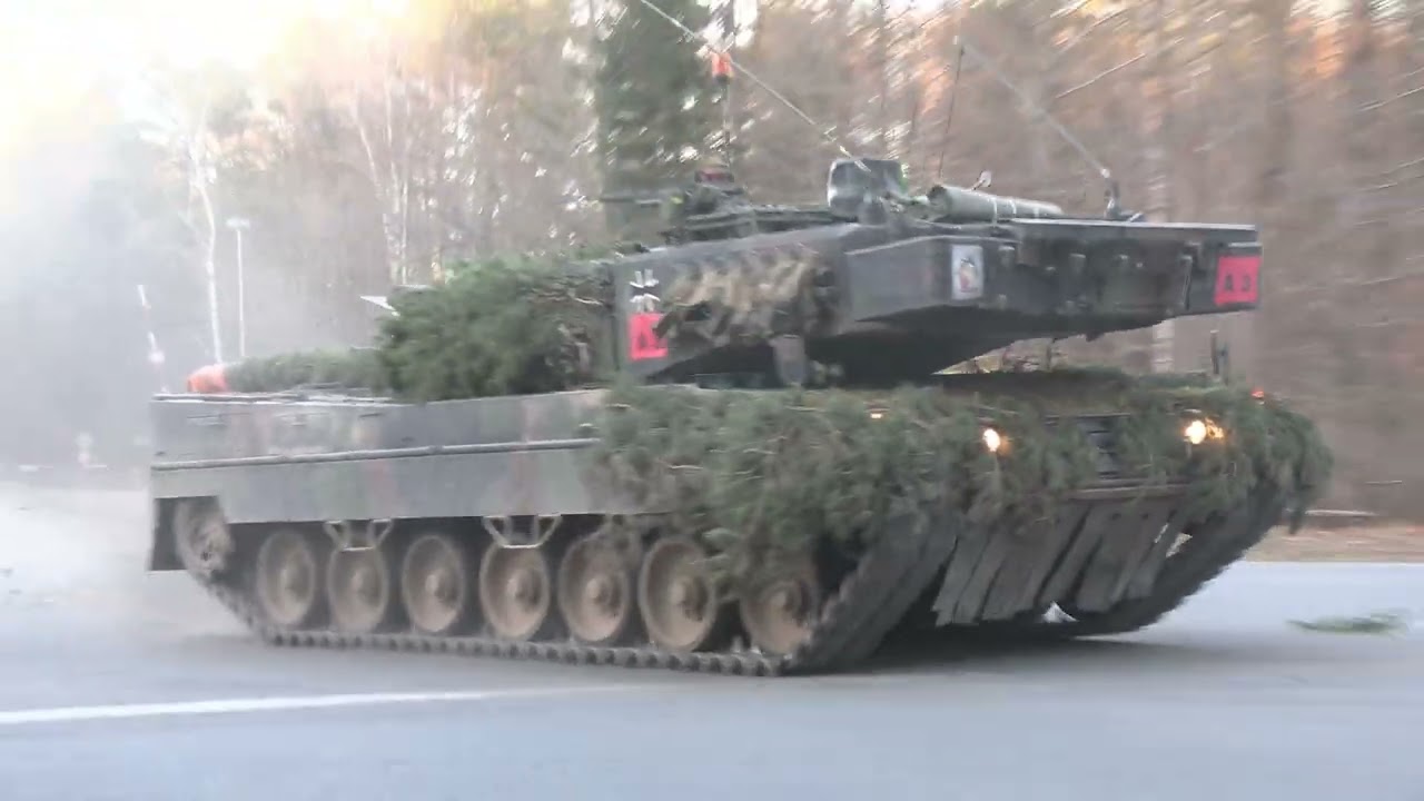 Panzerkolonnen der Bundeswehr rollen in Niedersachsen/German Military with Convoys/ Niedersachsen/4K